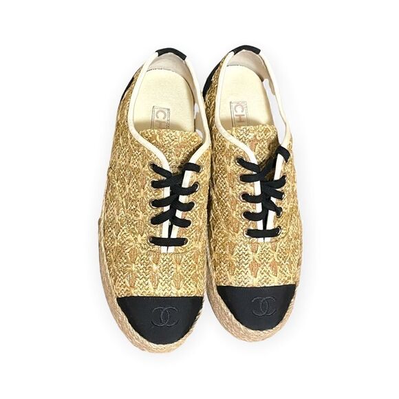 CHANEL 2019 Interlocking CC Logo Espadrille Sneakers
|Size: 8 | IT 38| - Picture 3 of 11
